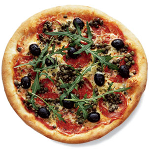 Pizza med Pepperoni Classic, kapers og oliven